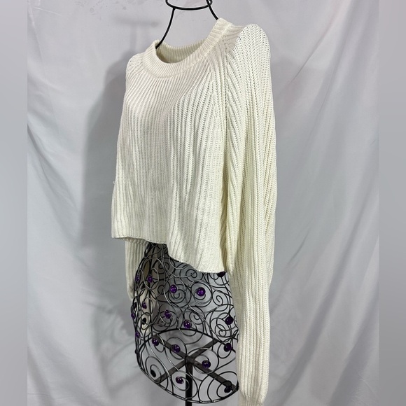 Button + Brim white cropped ribbed sweater size M/L - Picture 3 of 7